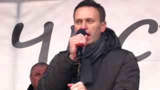 Навальный выступает на митинге «За честные выборы!»  в Санкт-Петербурге в феврале 2012 года.