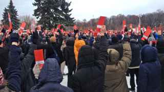 Сторонники Навального собираются, чтобы выдвинуть его кандидатом против Путина на президентских выборах 2018 года в Санкт-Петербурге, декабрь 2017 года.